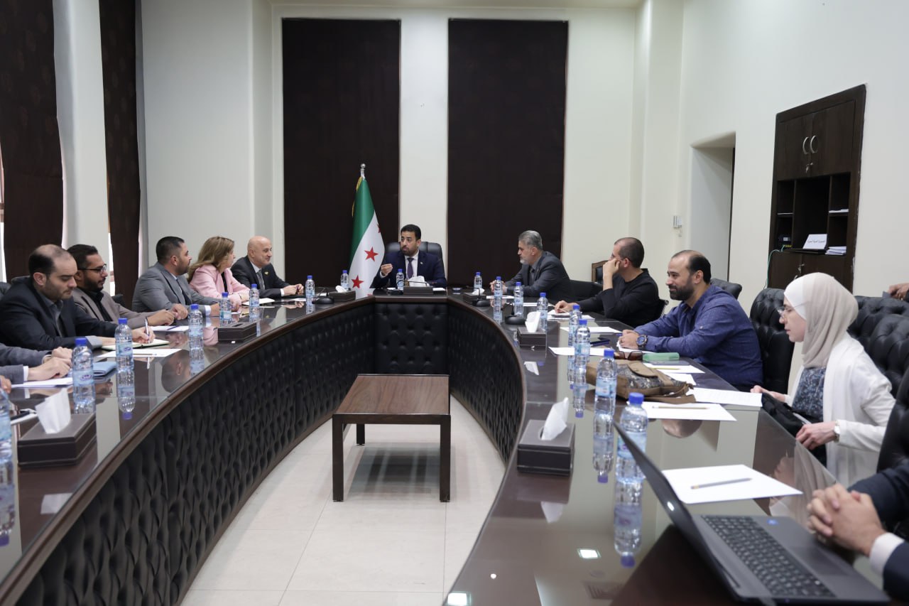 وزارة الصحة تبحث تعديل الرواتب والأجور للعاملين في القطاع الصحي