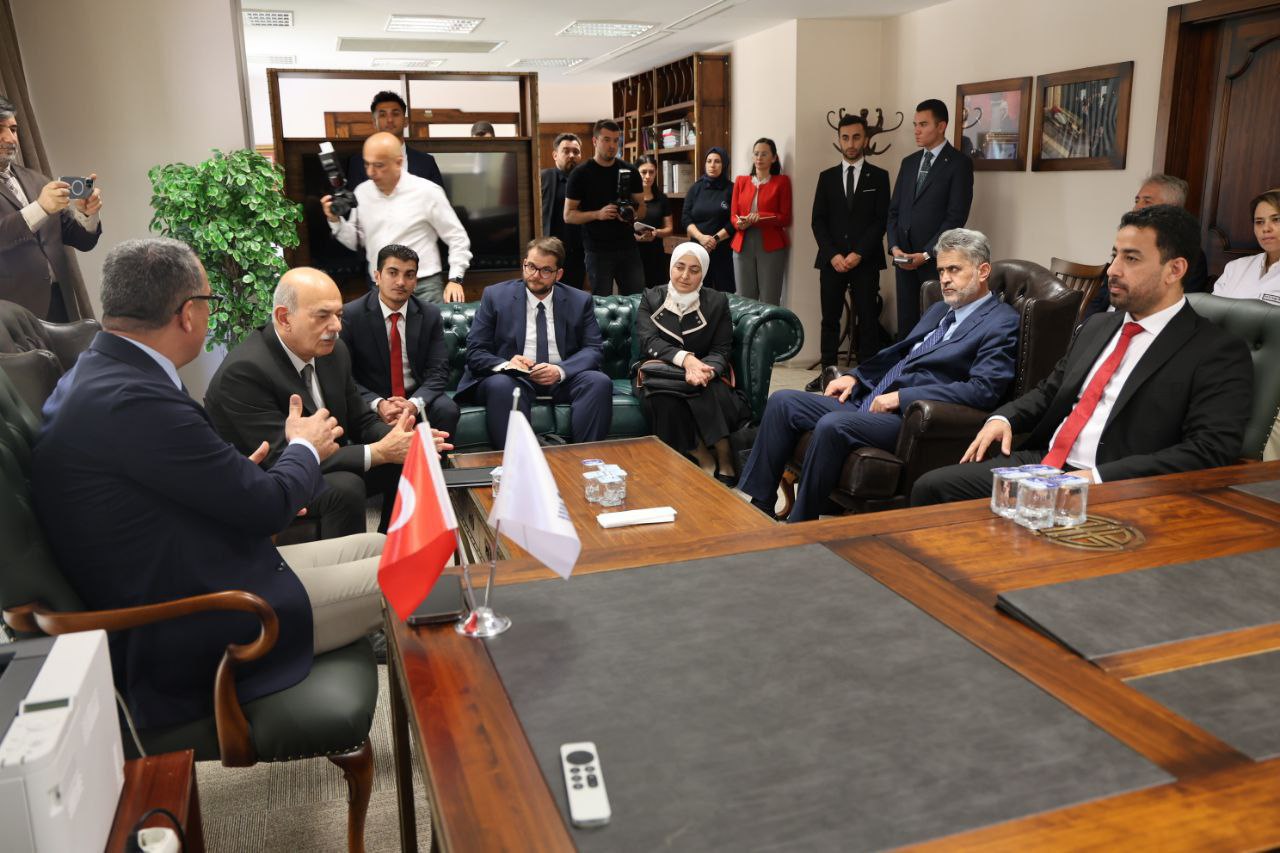 وزير الصحة السوري يزور مركز عزيز سنجار للأبحاث الطبية في أنقرة