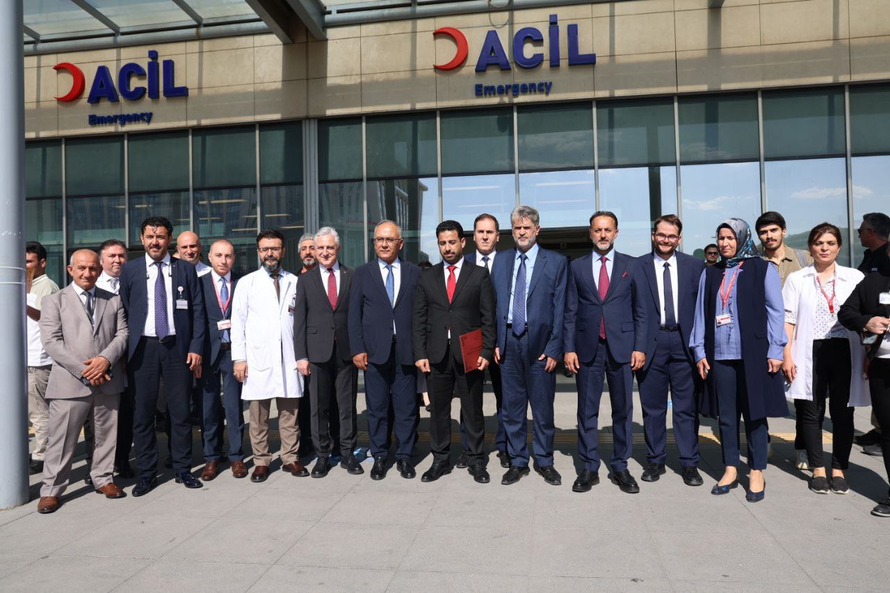 زار وزير الصحة السوري برفقة ممثل العلاقات الصحية الدولية في وزارة الصحة التركية اليوم مستشفى مدينة بيلكنت