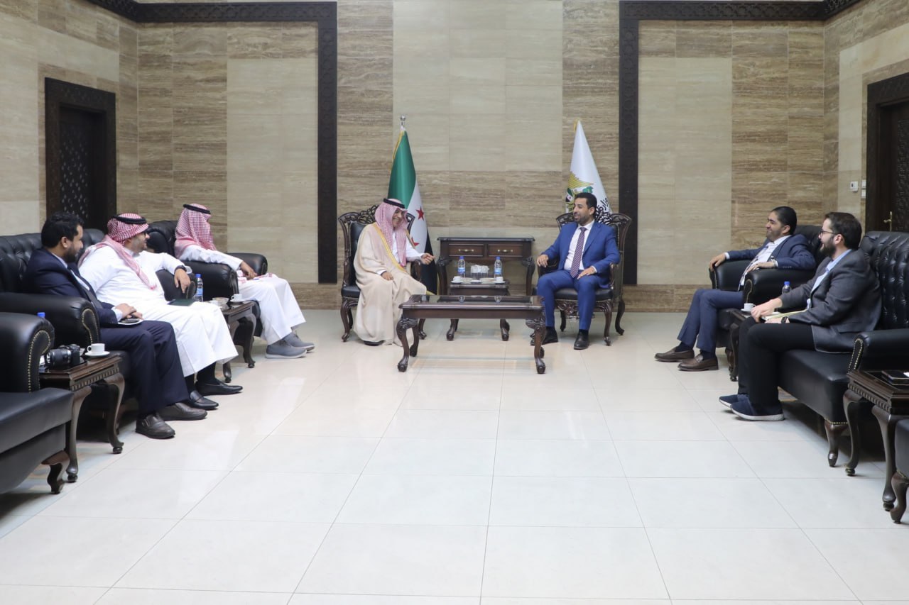 التقى وزير الصحة الدكتور مصعب العلي مع سفير السعودية الدكتور فيصل بن سعود المجفل