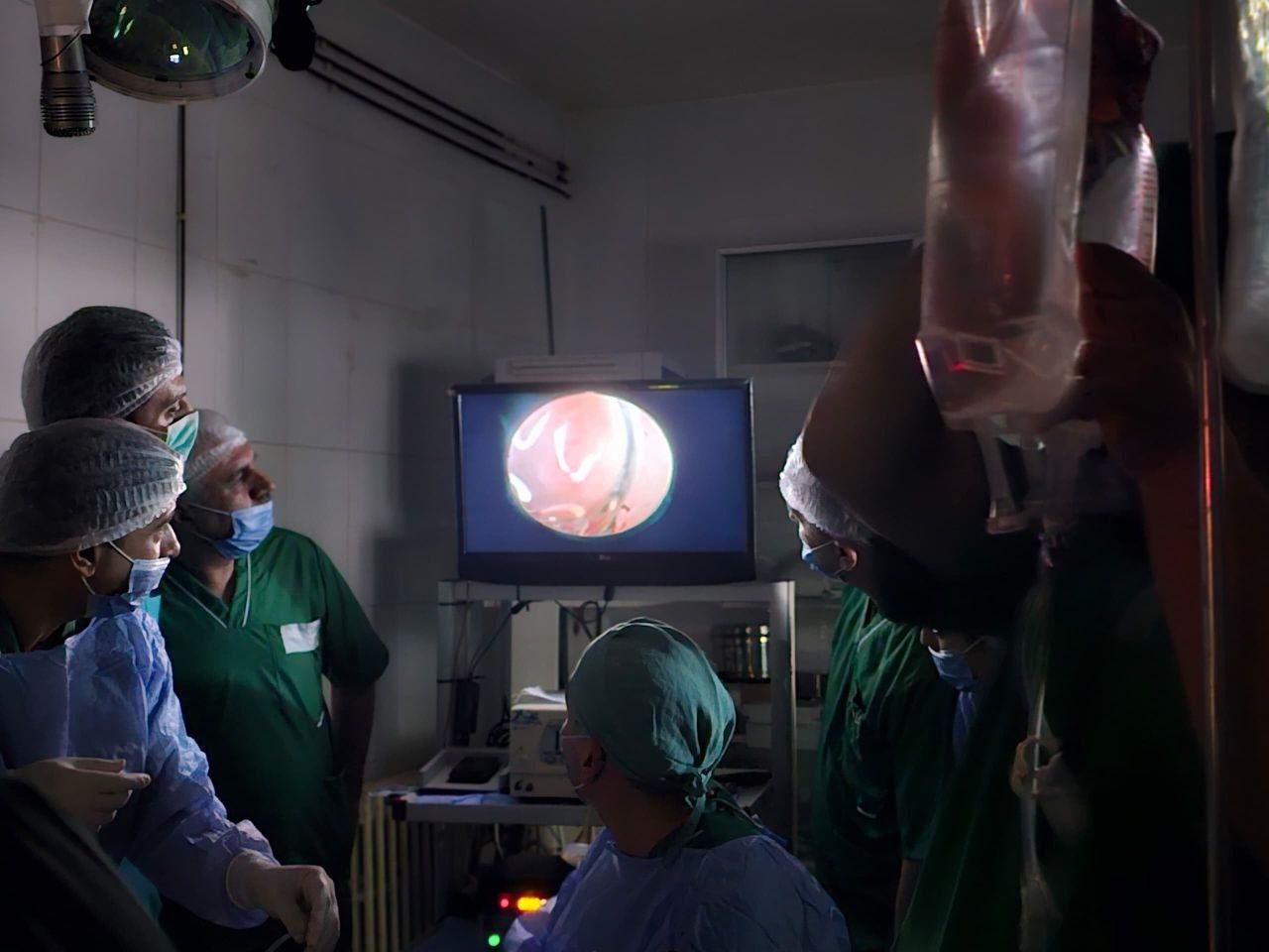 أقيمت في مشفى التوليد والأطفال بطرطوس ورشة عمل علمية متخصصة في الجراحة التنظيرية برعاية مديرية الصحة وبالتعاون مع فرع نقابة الأطباء