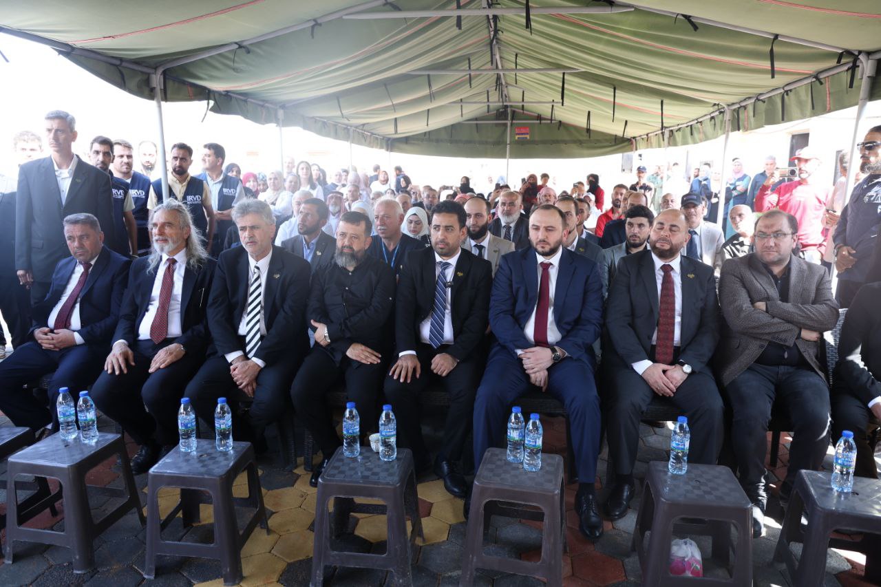 افتتح وزير الصحة الدكتور مصعب العلي خلال جولة ميدانية في محافظة حمص، عدداً من المشافي والمراكز الصحية
