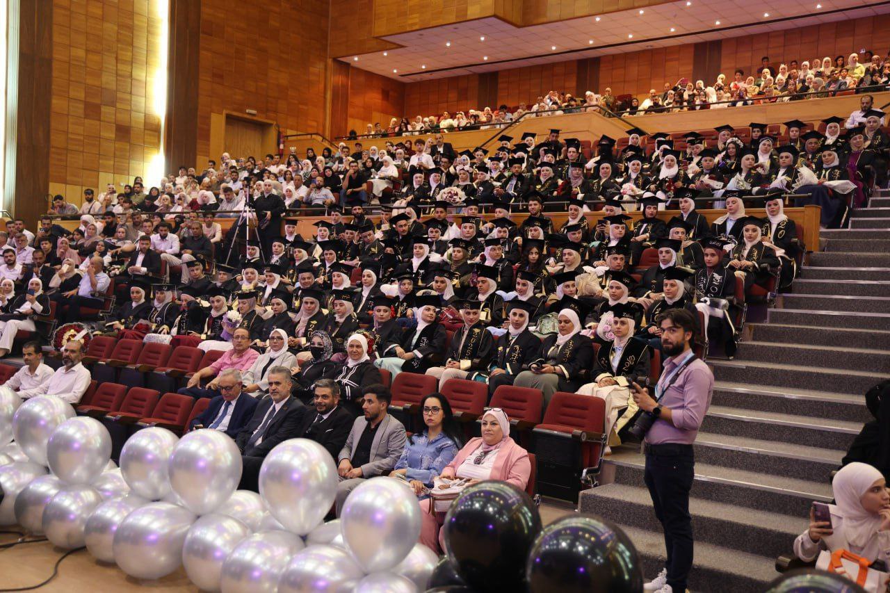 تخريج 140 طالباً وطالبة من المعهد التقاني الصحي بدمشق