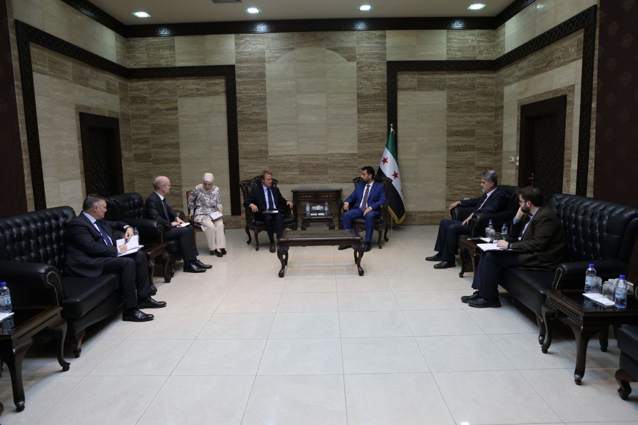 التقى وزير الصحة الدكتور مصعب العلي مع وفد فرنسي برئاسة القائم بالأعمال جان باتيست فيفر