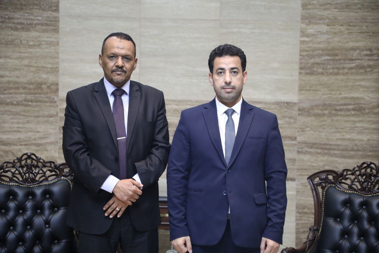 بحث وزير الصحة مع القائم بأعمال السفارة السودانية تعزيز التعاون الصحي بين البلدين