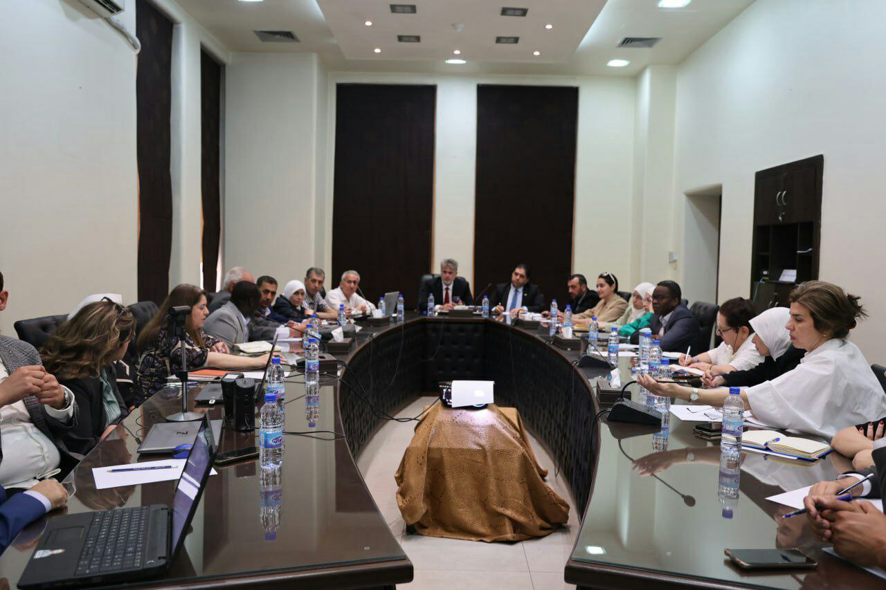 عقدت وزارة الصحة اجتماعاً بحضور معاون وزير الصحة ومدير التخطيط والتعاون الدولي وعدة منظمات ووزارتي الطاقة والزراعة والإصلاح الزراعي