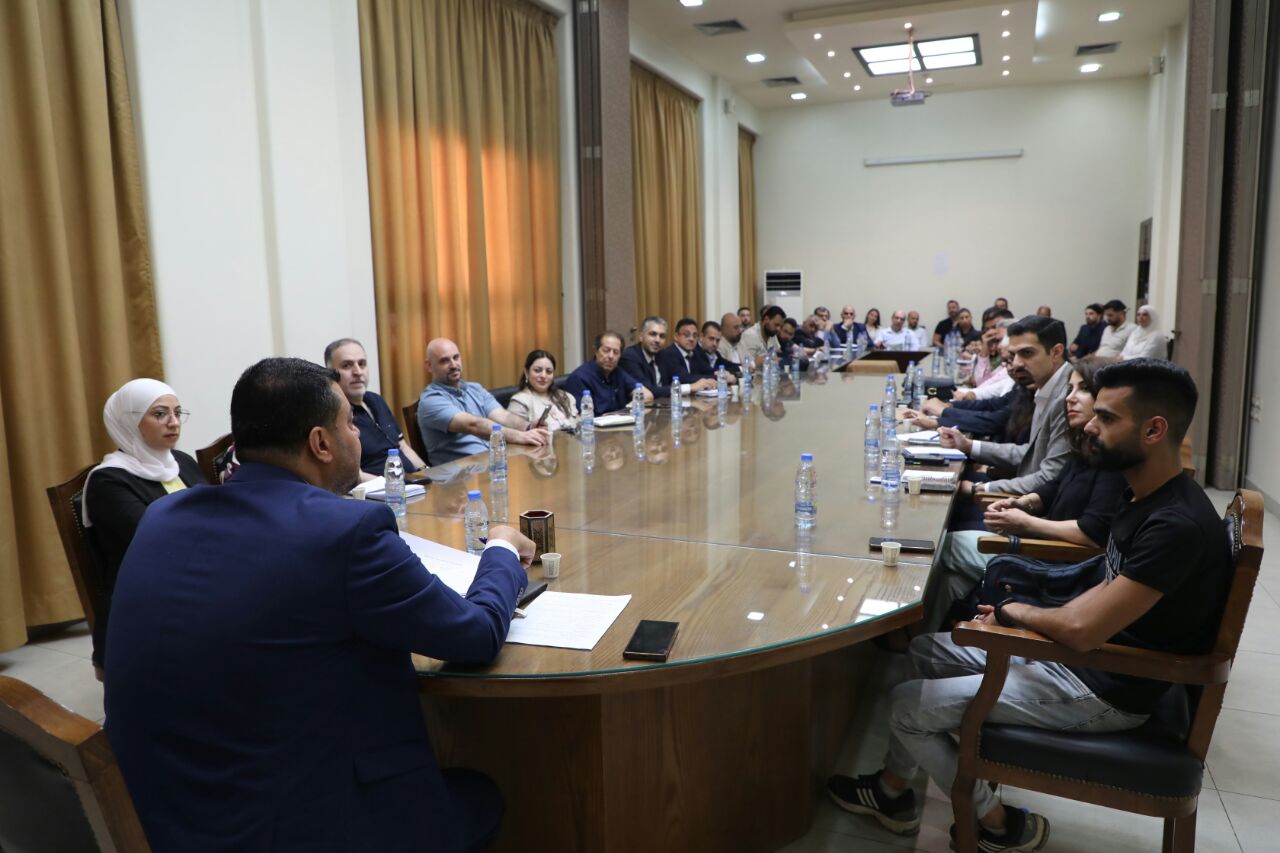 عقدت وزارة الصحة اجتماعا برئاسة معاون وزير الصحة لشؤون الصيدلة وبمشاركة ممثلين عن مستودعات الأدوية المستوردة