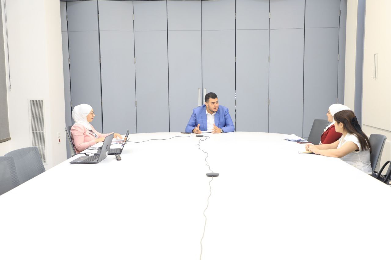 اجتمع معاون وزير الصحة للشؤون الدوائية مع كوادر مديرية الشؤون الصيدلانية لبحث آلية عمل المديرية