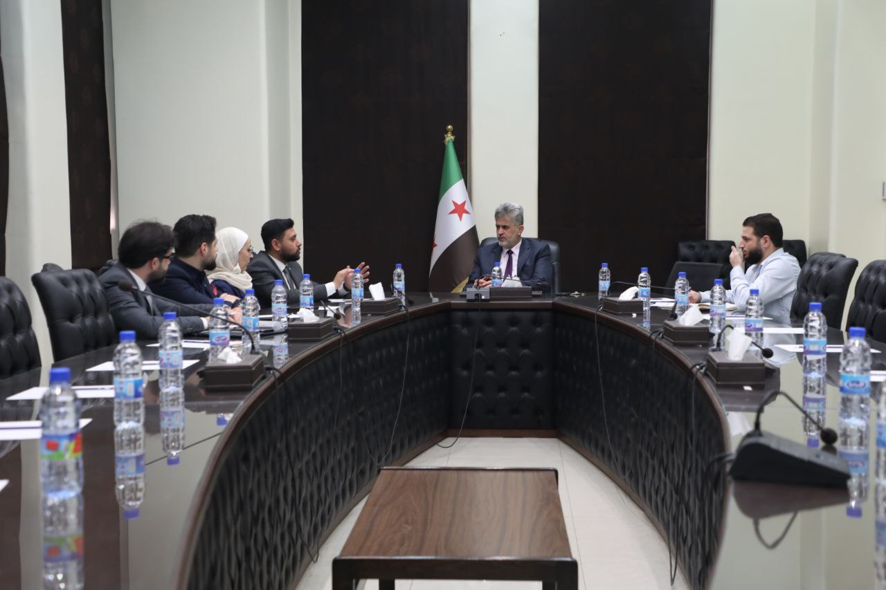 اجتمع معاون وزير الصحة الدكتور حسين الخطيب مع وفد الغرفة الفتية الدولية بدمشق