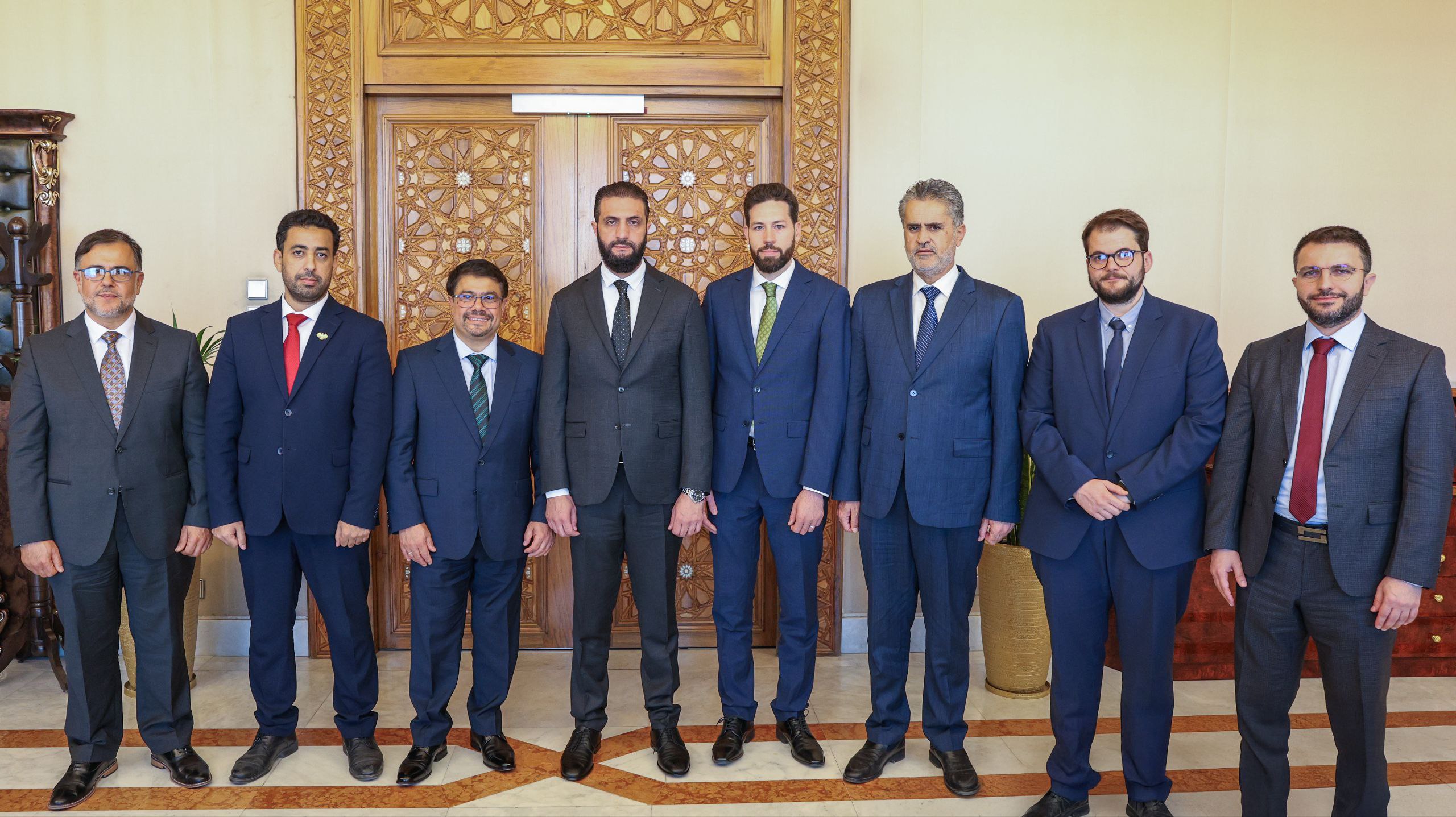 استقبل السيد الرئيس أحمد الشرع في قصر الشعب بدمشق رئيس شركة هيماتوجنيكس المتخصصة في مجال أبحاث السرطان حول العالم