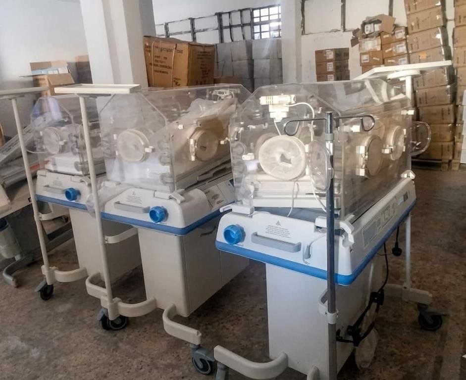 تجهيزات طبية حديثة تعززُ خدمات العناية بالوليد في مشفى الرقة للأطفال