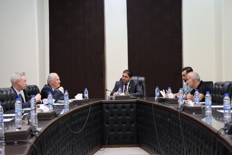 اجتماع بين الدكتور زهير القراط ومدير مؤسسة الشؤون الإنسانية والتنموية البريطانية السيد بيتر ماكتيمونت