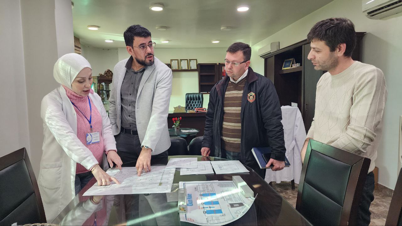 لضمان جودة المنتج الدوائي.. جولة رقابية على معمل أدوية في حماة