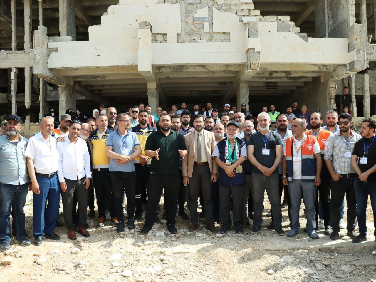 كخطوة أولى لترميم مشفى جسر الشغور، انطلقت حملة لإزالة الأنقاض