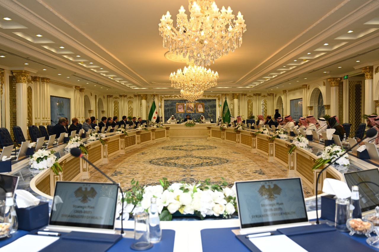 التقى وزير الصحة بوفد من الجالية السورية في المملكة العربية السعودية يضم عدداً من الأطباء والعاملين في قطاع الصحة