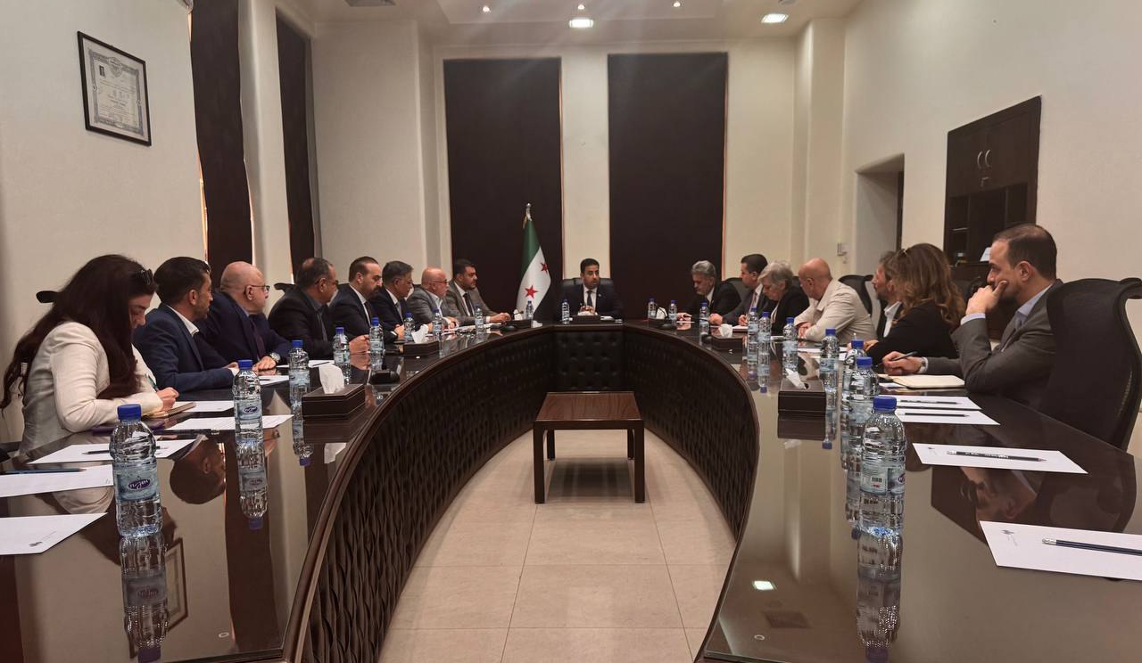 لقاء للسيد وزير الصحة مع منتجي الأدوية لبحث تطوير صناعة الدواء السوري