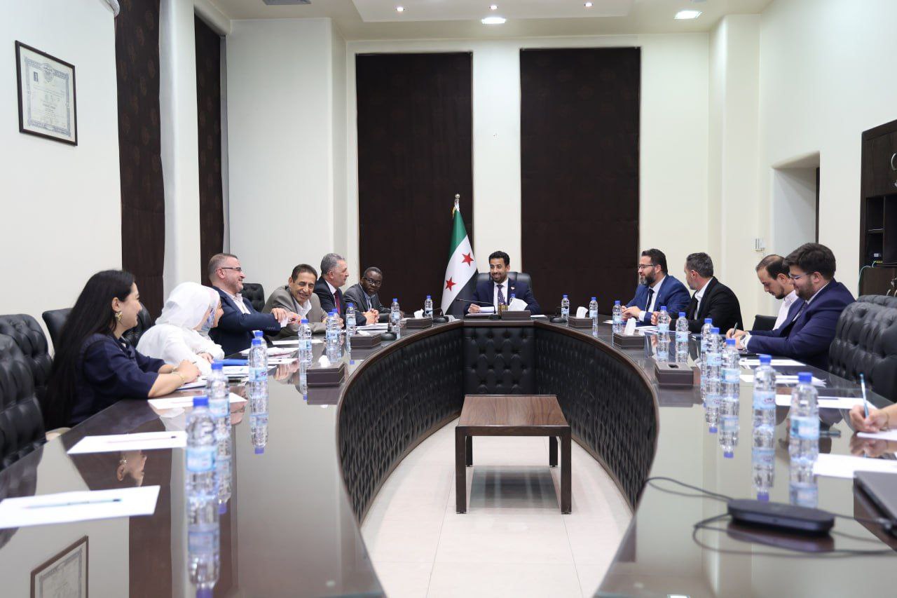 لمناقشة برنامج التدريب الوبائي الميداني (FETP)، عقد وزير الصحة اجتماعاً مع منظمة الصحة العالمية