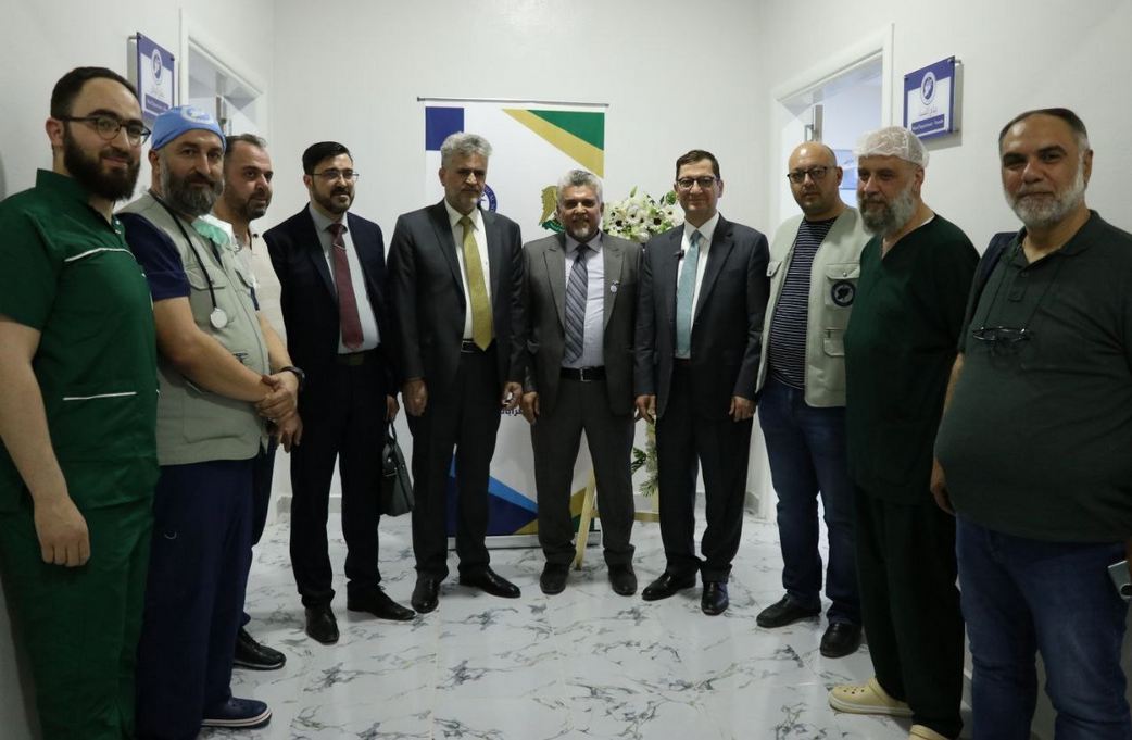 افتتح معاون وزير الصحة الدكتور "حسين الخطيب" قسم الجراحة والقثطرة القلبية في "مستشفى الزراعة التخصصي" في مدينة إدلب